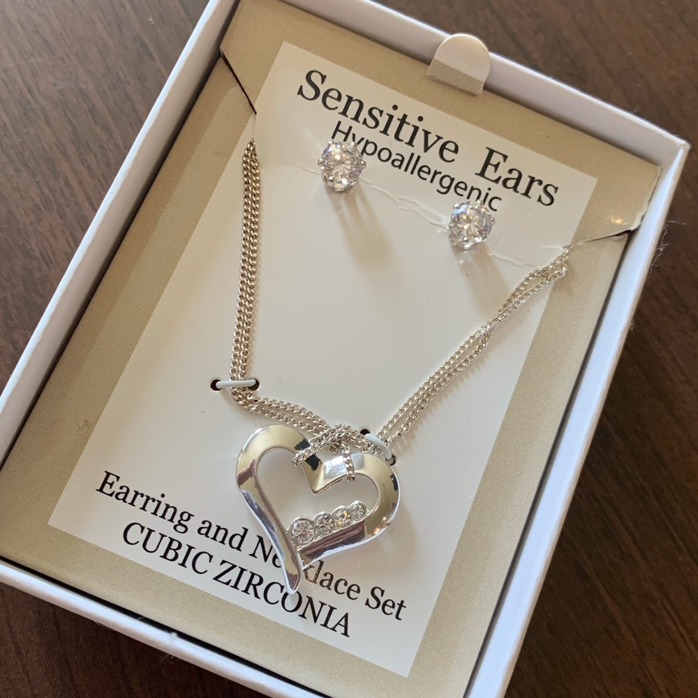 NWT Earring and Necklace Set